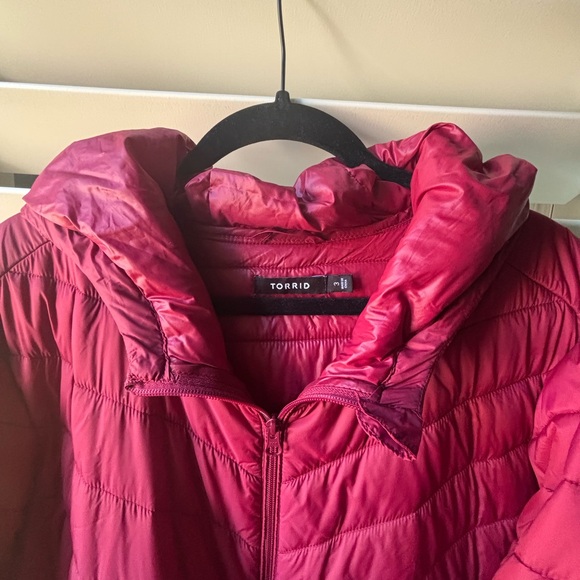 Torrid Long Quilted Red Coat ultra lightweight - Picture 2 of 4